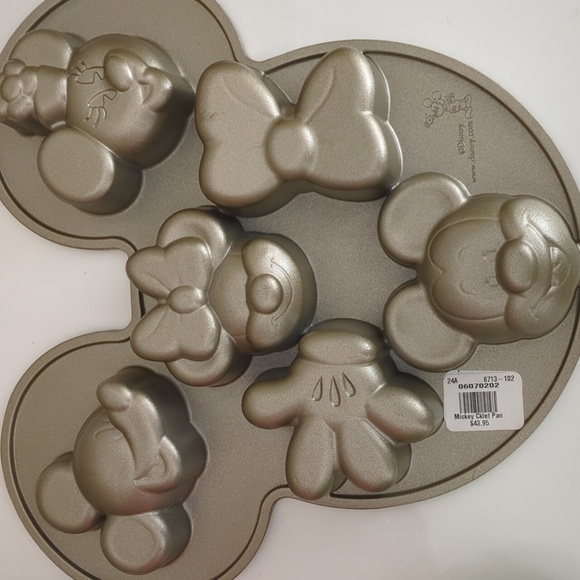 New Disney Mickey Cake Pan - Picture 2 of 4